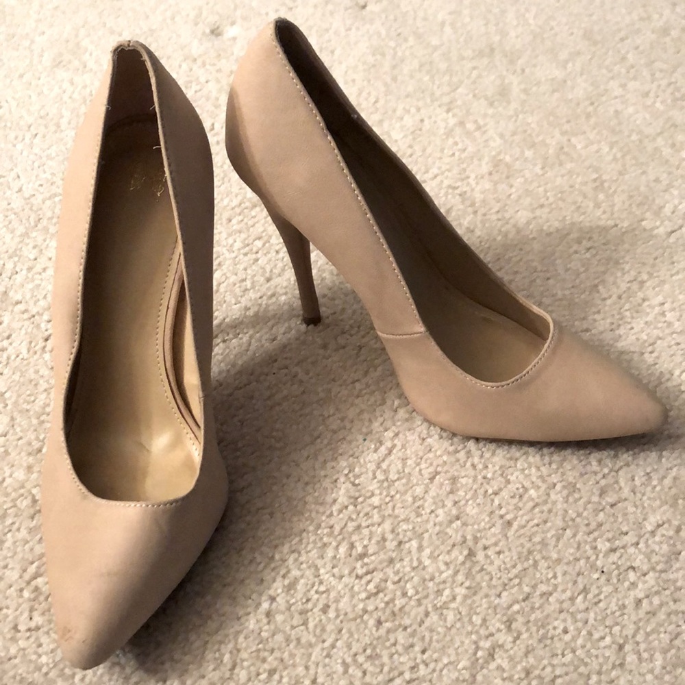 Victoria Secret Nude pumps